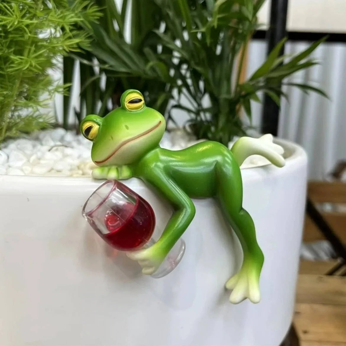 Hopsley - Wine Frog Plant Pot Ornament, Painted Weatherproof Decor