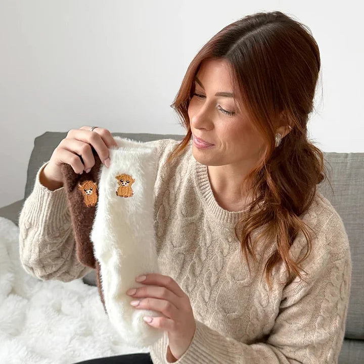 Cozymoo – Fuzzy Highland Cow Socks