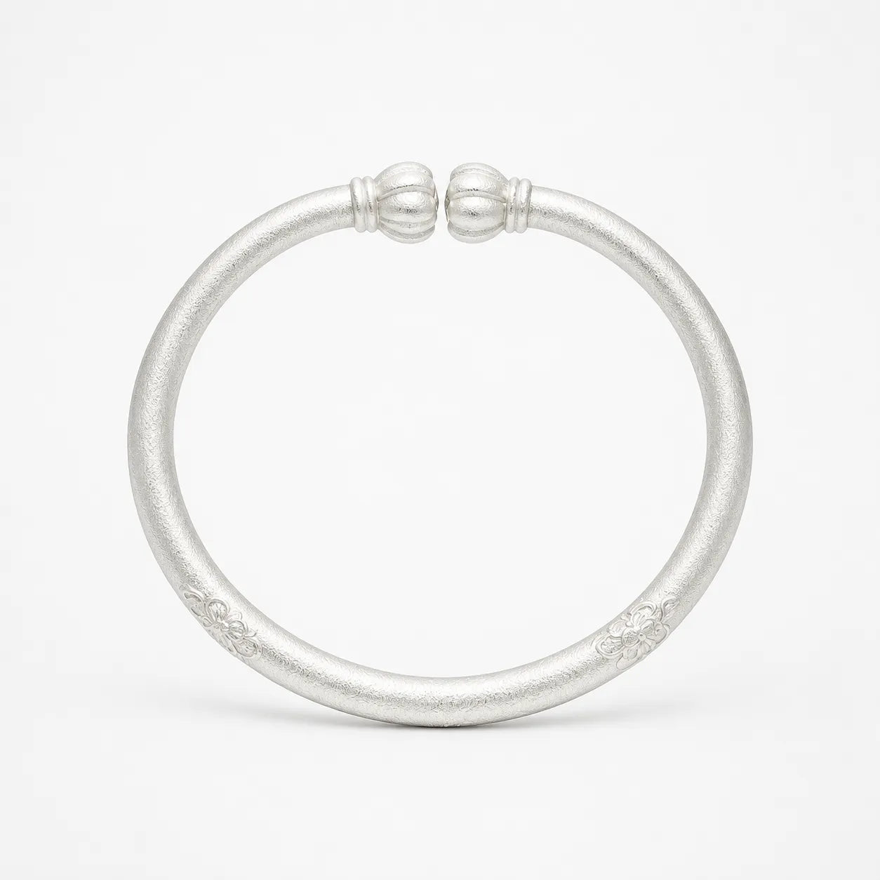 Florelle – Vintage Floral Silver Bangle with Open Cuff