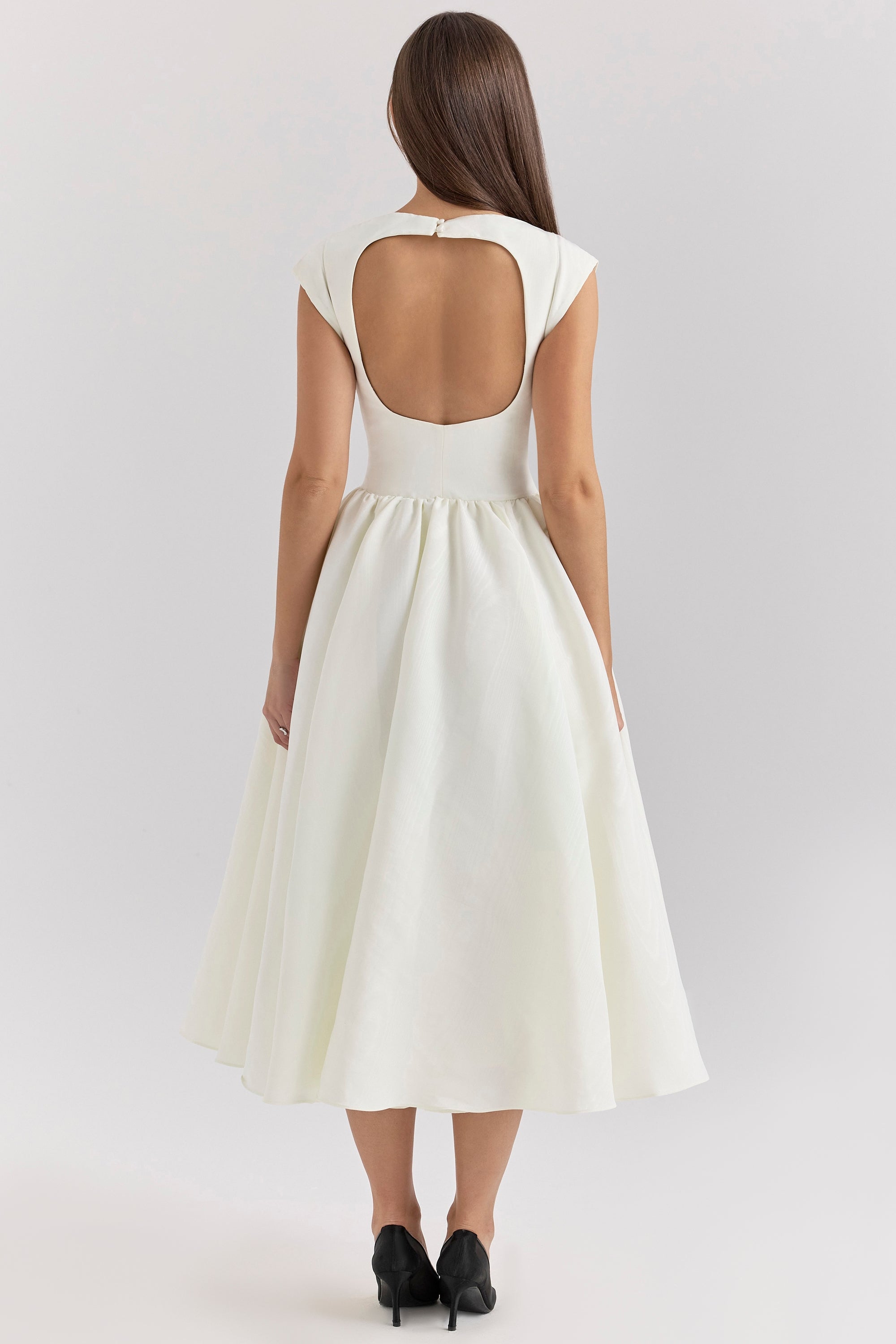 LUMI – BACKLESS DROPPED SHOULDER DRESS